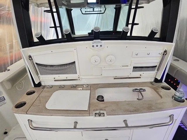 Slide: The Image of Boston Whaler 380 Outrage 2021 - 34