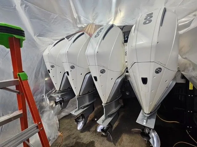 Slide: The Image of Boston Whaler 380 Outrage 2021 - 37