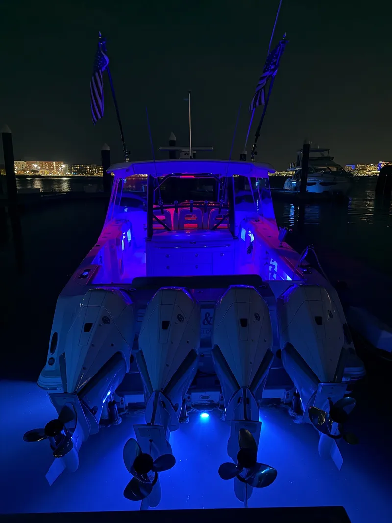 Slide: The Image of Boston Whaler 380 Outrage 2021 - 9