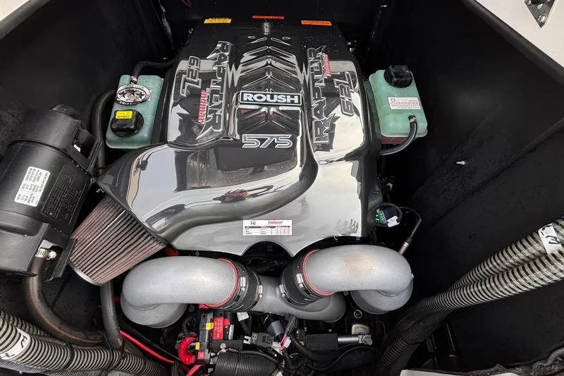 Slide: The Image of 2021 Tigé 25ZX boat engine, Raptor 6.2L, Roush 575 horsepower, detailed view. - 11