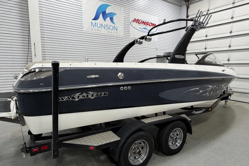 The Image of Malibu Wakesetter 23 LSV 2004 - undefined