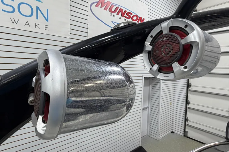 Slide: The Image of Speakers on a 2004 Malibu Wakesetter 23 LSV boat, featuring Sony Xplod audio system. - 13