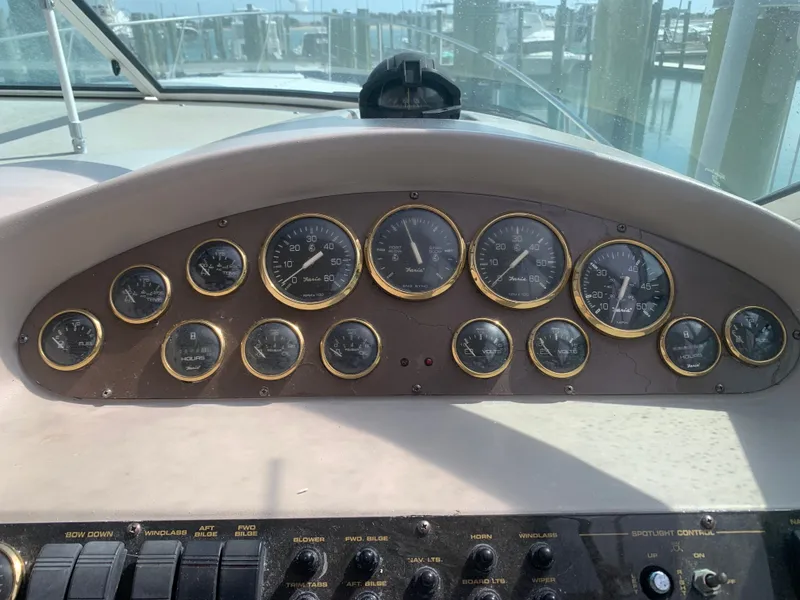 Slide: The Image of Cruisers 3372 Express 2003 - 12