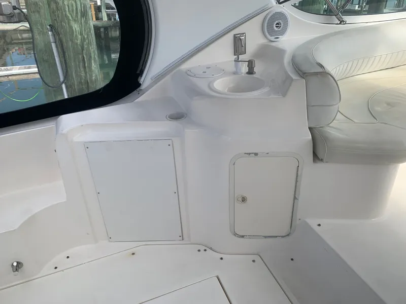 Slide: The Image of Cruisers 3372 Express 2003 - 19