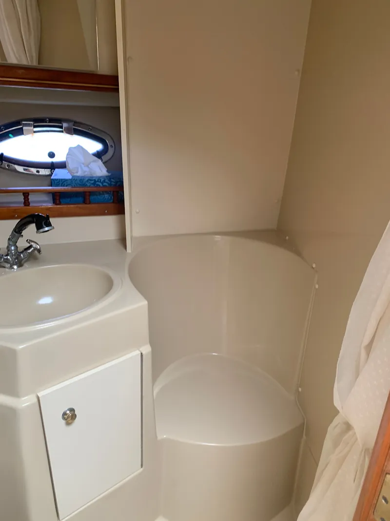 Slide: The Image of Cruisers 3372 Express 2003 - 28