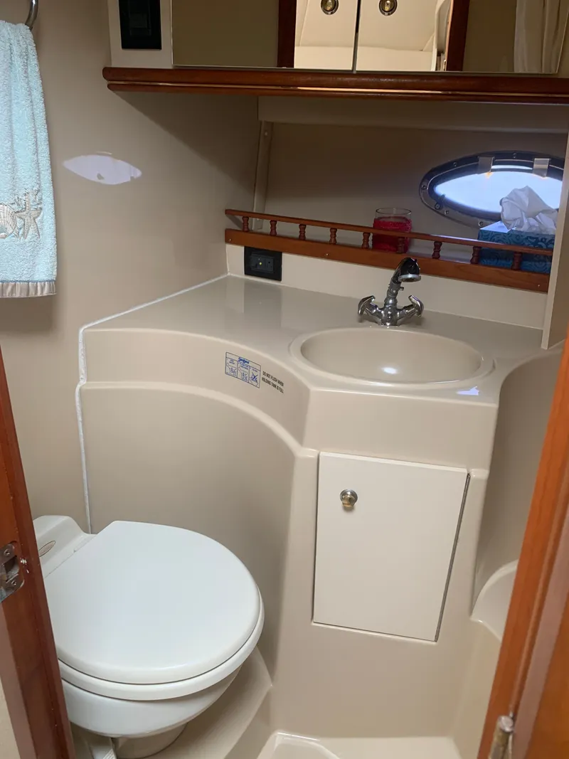 Slide: The Image of Cruisers 3372 Express 2003 - 29