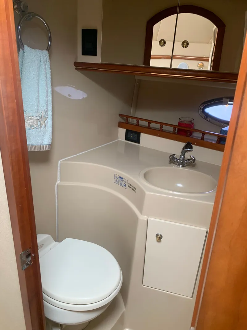 Slide: The Image of Cruisers 3372 Express 2003 - 32