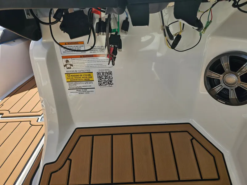 Slide: The Image of Interior view of a 2019 Regal 23 OBX boat. - 39