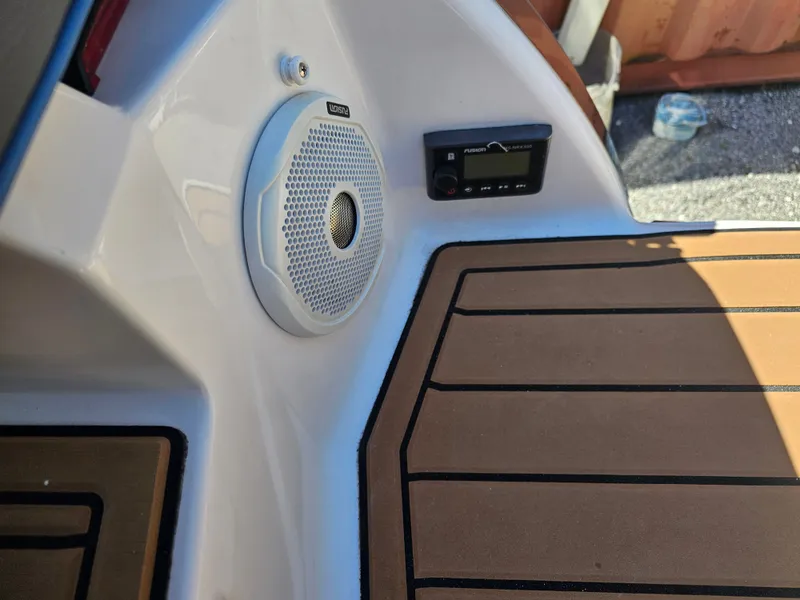 Slide: The Image of Regal 23 OBX 2019 boat with speaker and control panel. - 40