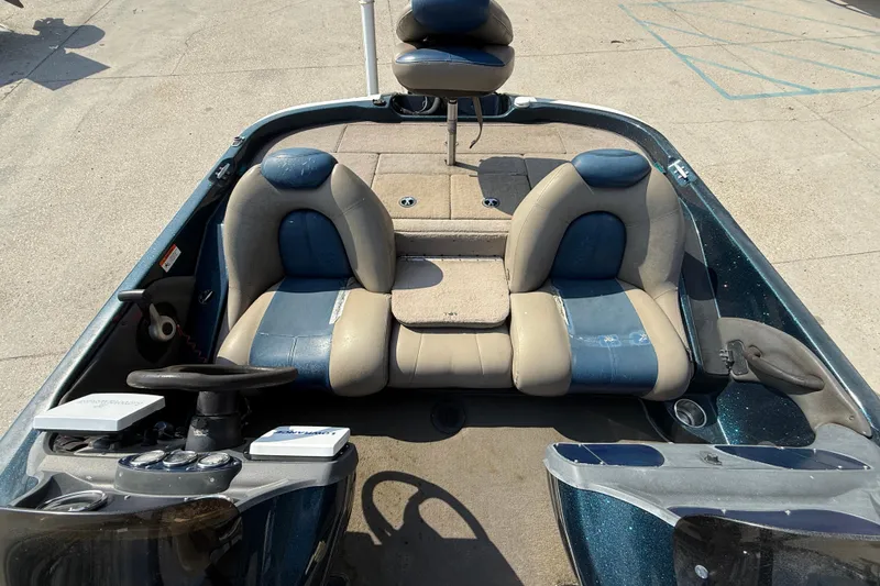 Slide: The Image of 2007 Ranger 188 VS boat interior with dual seats and steering console. - 9