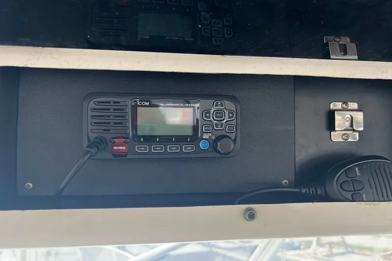 Slide: The Image of ICOM marine radio on 1999 Ocean Yachts 48 Express. - 15