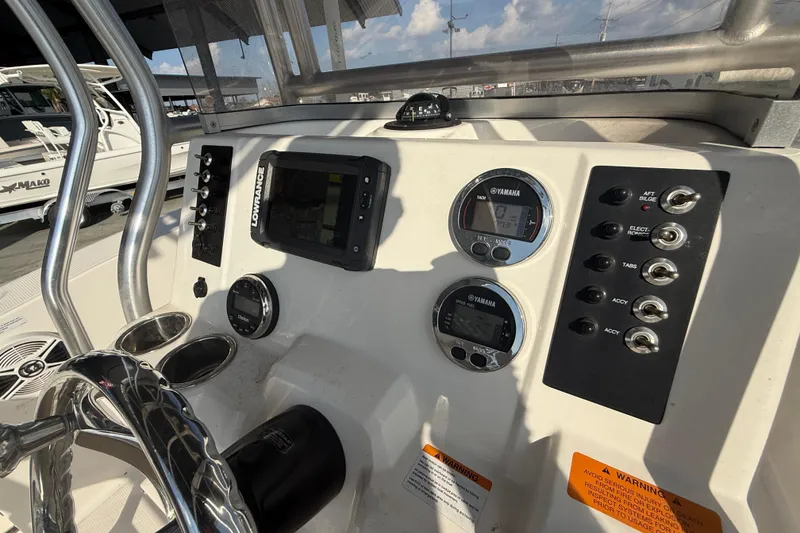 Slide: The Image of 2018 Robalo R200 Center Console dashboard with Yamaha gauges and Lowrance display. - 14
