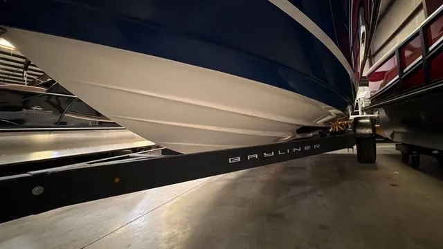 Slide: The Image of Bayliner VR5 Bowrider 2018 - 10