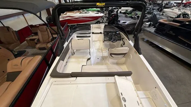 Slide: The Image of Bayliner VR5 Bowrider 2018 - 11