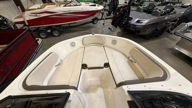 Slide: The Image of Bayliner VR5 Bowrider 2018 - 12