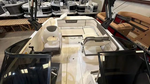 Slide: The Image of Bayliner VR5 Bowrider 2018 - 14