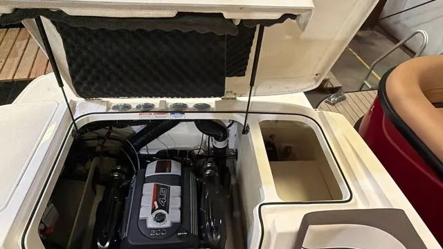 Slide: The Image of Bayliner VR5 Bowrider 2018 - 17