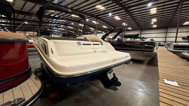 Slide: The Image of Bayliner VR5 Bowrider 2018 - 4