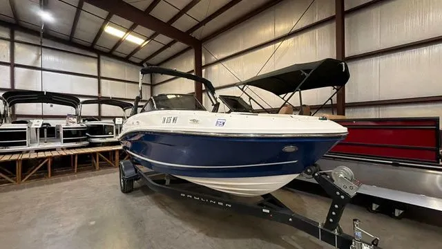 Slide: The Image of Bayliner VR5 Bowrider 2018 - 7