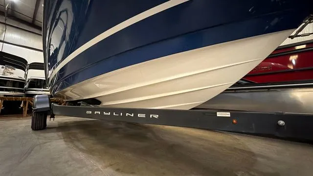 Slide: The Image of Bayliner VR5 Bowrider 2018 - 9