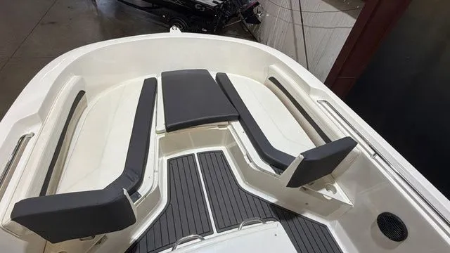 Slide: The Image of Bayliner T22 Center Console W/Mercury 250 2023 - 11