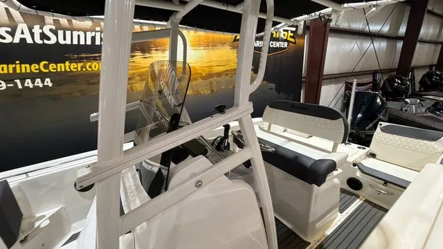 Slide: The Image of Bayliner T22 Center Console W/Mercury 250 2023 - 13