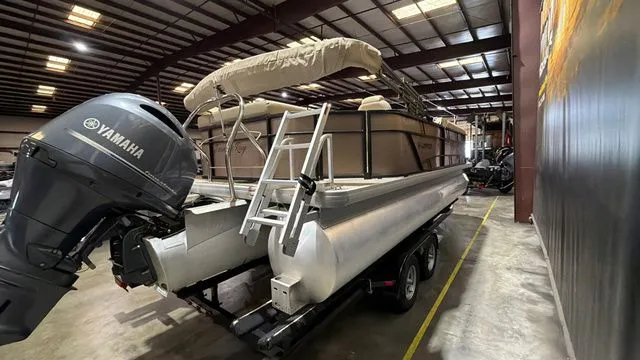 Slide: The Image of Godfrey Sweetwater 2286C W/Yamaha 150 2022 - 5