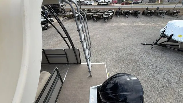 Slide: The Image of Premier Sunsation 26-25T Tri-Toon W/Yamaha 200 "SHO" No Tr 2015 - 16