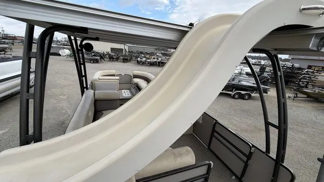 Slide: The Image of Premier Sunsation 26-25T Tri-Toon W/Yamaha 200 "SHO" No Tr 2015 - 17