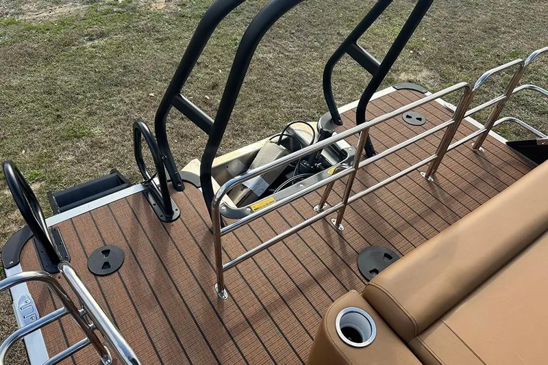 Slide: The Image of 2026 Bentley Pontoons Elite 253 Swingback Tritoon deck with railing and seating. - 31