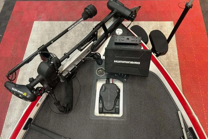 Slide: The Image of 2021 Ranger Z521L boat deck with Humminbird electronics and Minn Kota trolling motor. - 9