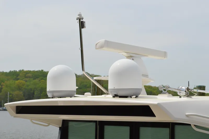 Slide: The Image of Radar and communication equipment on Tiara Yachts C44 Coupe 2017. - 13