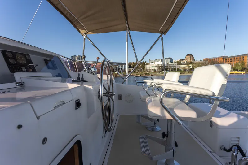 Slide: The Image of Flybridge helm seating - 29
