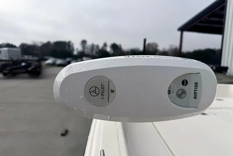 Slide: The Image of Close-up of i-Pilot Riptide system on 2020 Mako Pro Skiff 15 CC boat. - 10