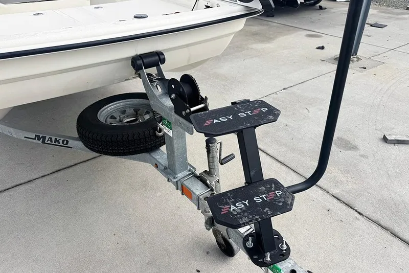 Slide: The Image of 2020 Mako Pro Skiff 15 CC boat on trailer with Easy Step ladder. - 8