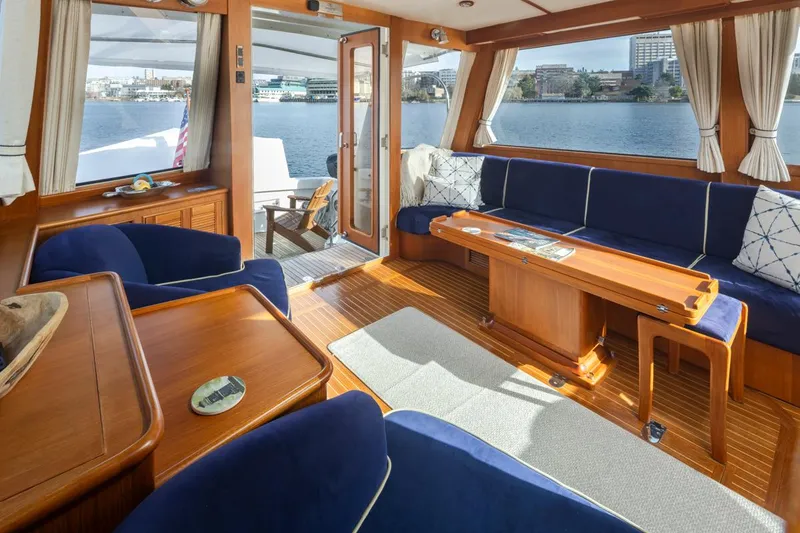Slide: The Image of Interior of 2003 Grand Banks 54 Eastbay SX yacht. - 18