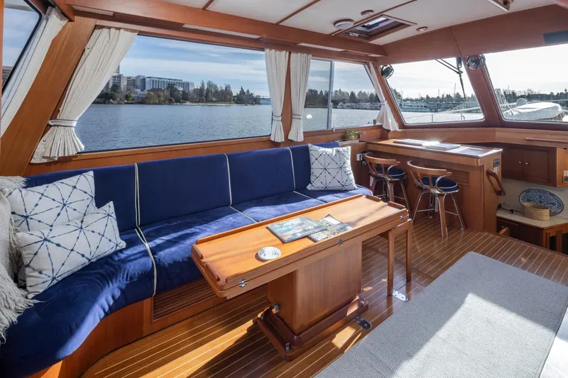 Slide: The Image of Interior of 2003 Grand Banks 54 Eastbay SX yacht. - 19