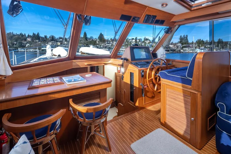 Slide: The Image of Interior of 2003 Grand Banks 54 Eastbay SX yacht. - 20