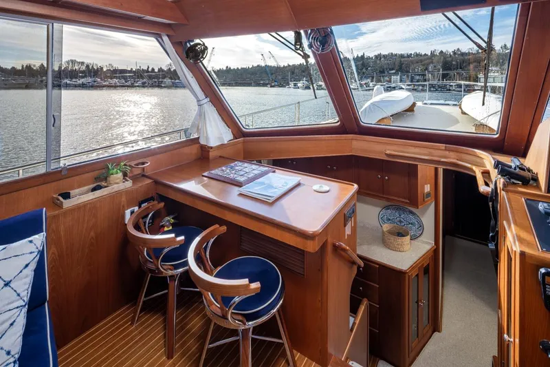 Slide: The Image of Interior of 2003 Grand Banks 54 Eastbay SX yacht. - 21