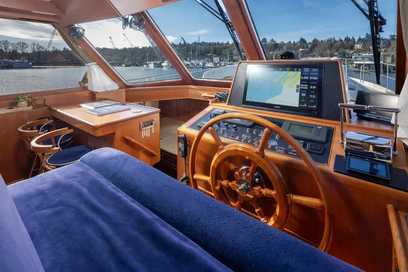 Slide: The Image of Interior of 2003 Grand Banks 54 Eastbay SX yacht. - 25