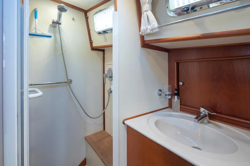 Slide: The Image of Bathroom of the 2003 Grand Banks 54 Eastbay SX yacht. - 35