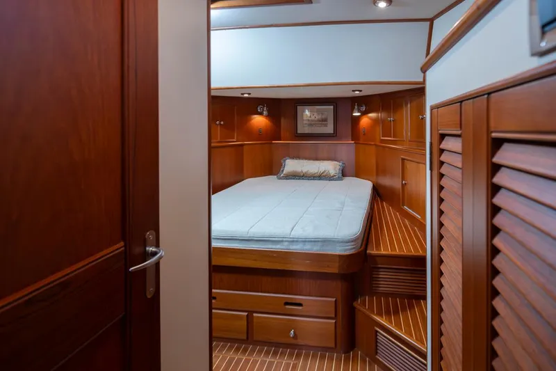 Slide: The Image of Luxurious cabin of the 2003 Grand Banks 54 Eastbay SX yacht. - 36