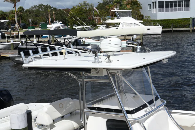 Slide: The Image of 2005 Fountain 34 Tournament Edition boat docked at marina, featuring radar and T-top. - 18