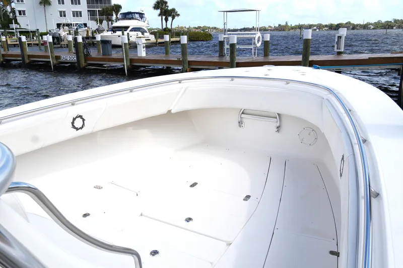 Slide: The Image of 2005 Fountain 34 Tournament Edition boat docked by the waterfront. - 32