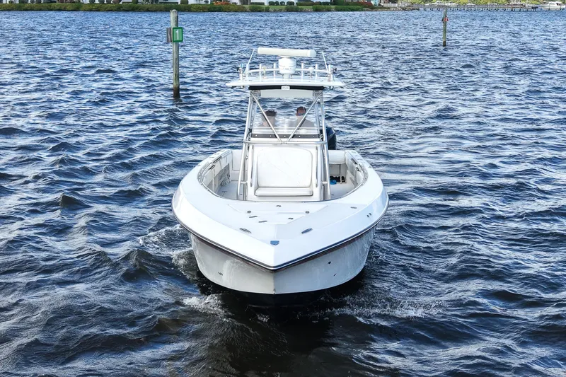 Slide: The Image of 2005 Fountain 34 Tournament Edition boat on open water, front view. - 4