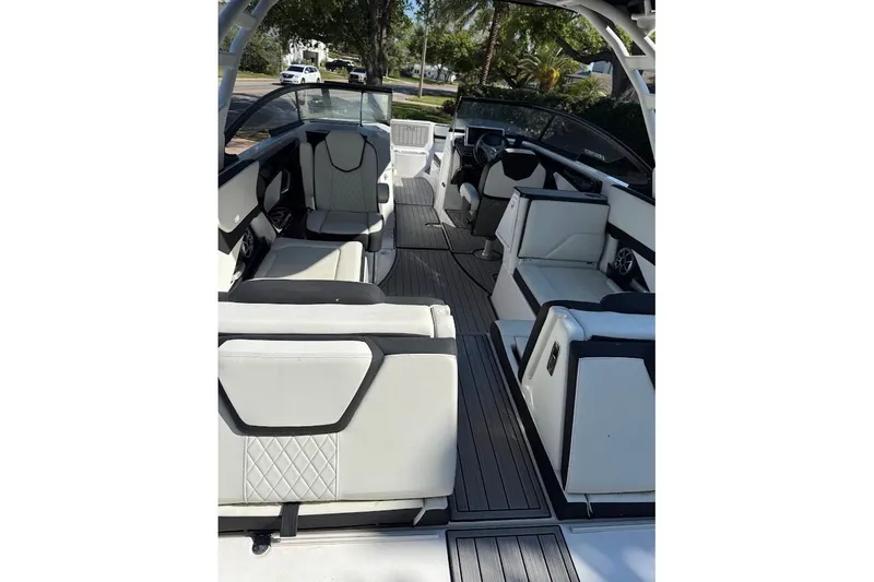 Slide: The Image of 2024 Yamaha Boats 252SE interior with sleek seating and modern design. - 27