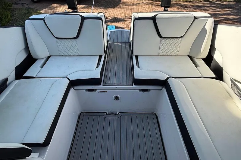 Slide: The Image of 2024 Yamaha Boats 252SE interior with white cushioned seating and sleek design. - 6