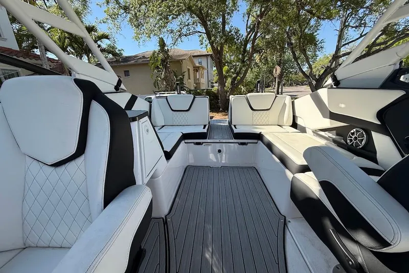 Slide: The Image of 2024 Yamaha Boats 252SE interior with luxurious seating and modern design. - 8