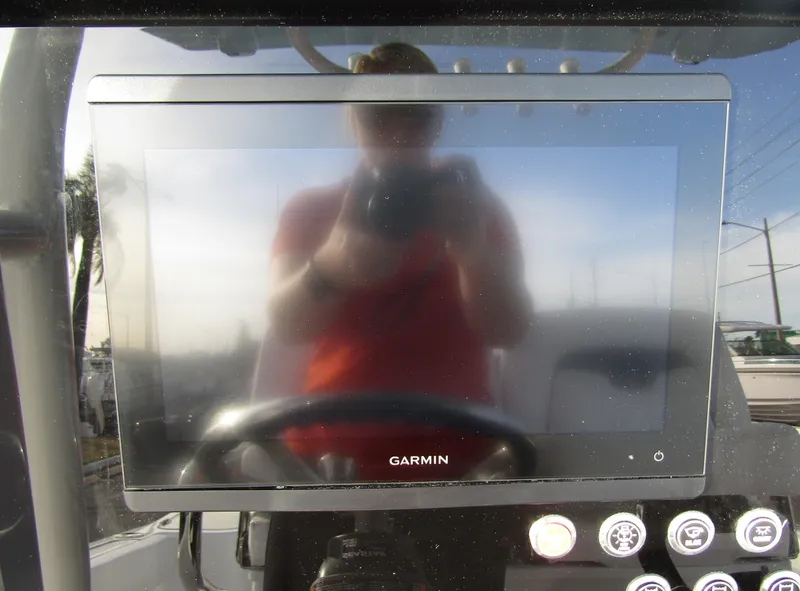 Slide: The Image of Garmin display on 2025 Wellcraft 243 Fisherman boat dashboard. - 19