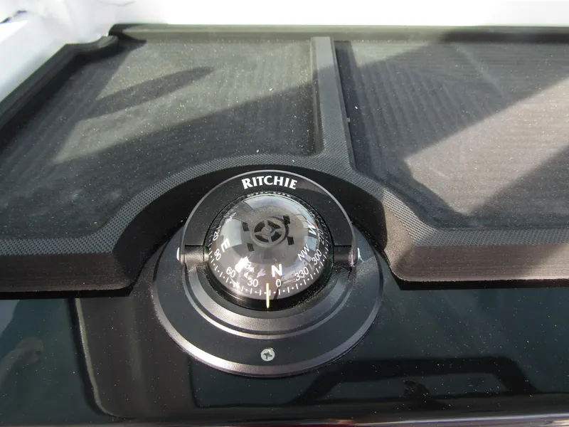 Slide: The Image of Ritchie compass on 2025 Wellcraft 243 Fisherman boat dashboard. - 18